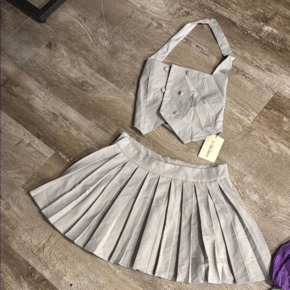 Stylish Gray Pleated Skirt